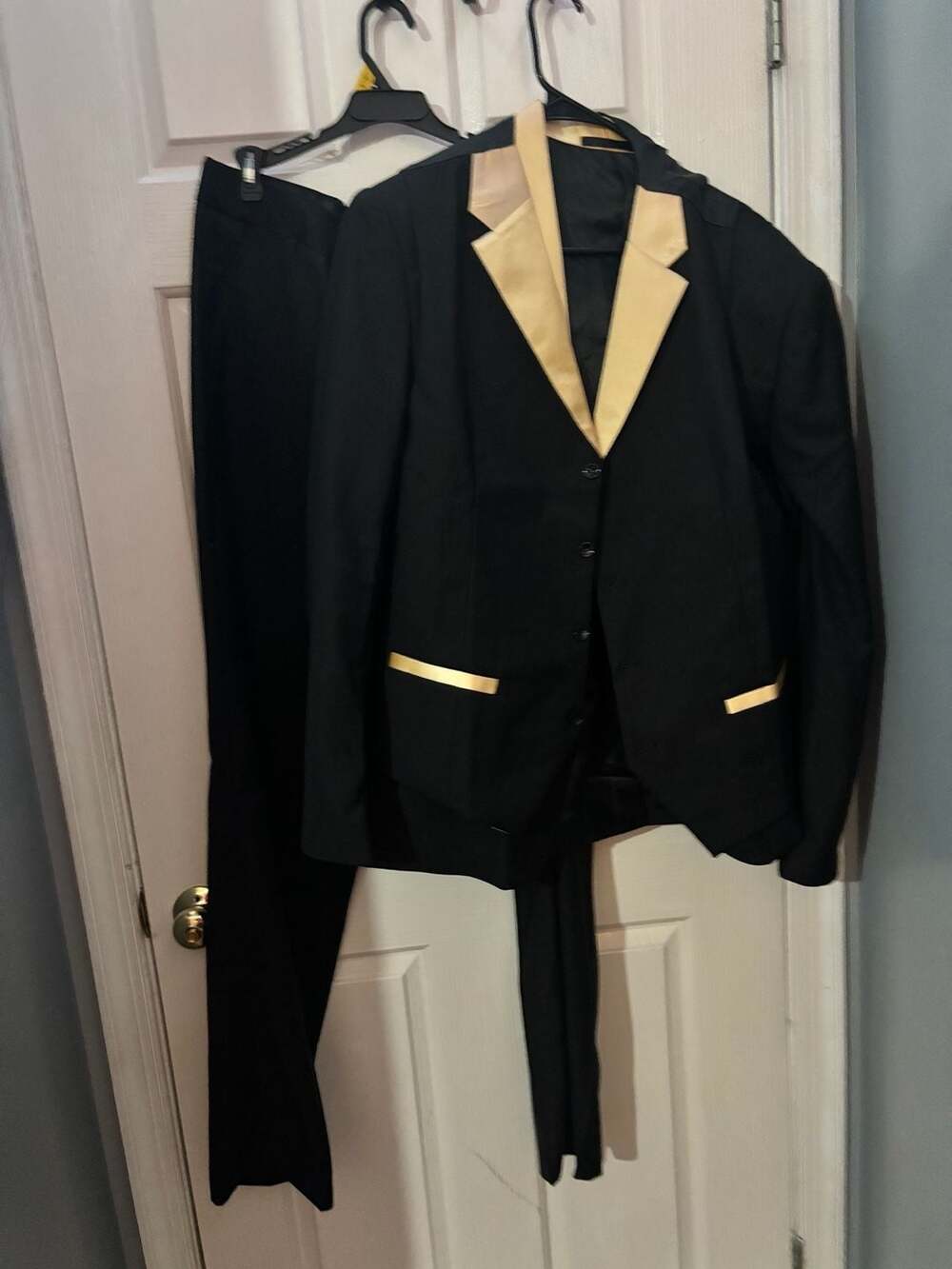 Shein Men's Black And Gold Shawl Lapel Suit Jacket Vest And Pants